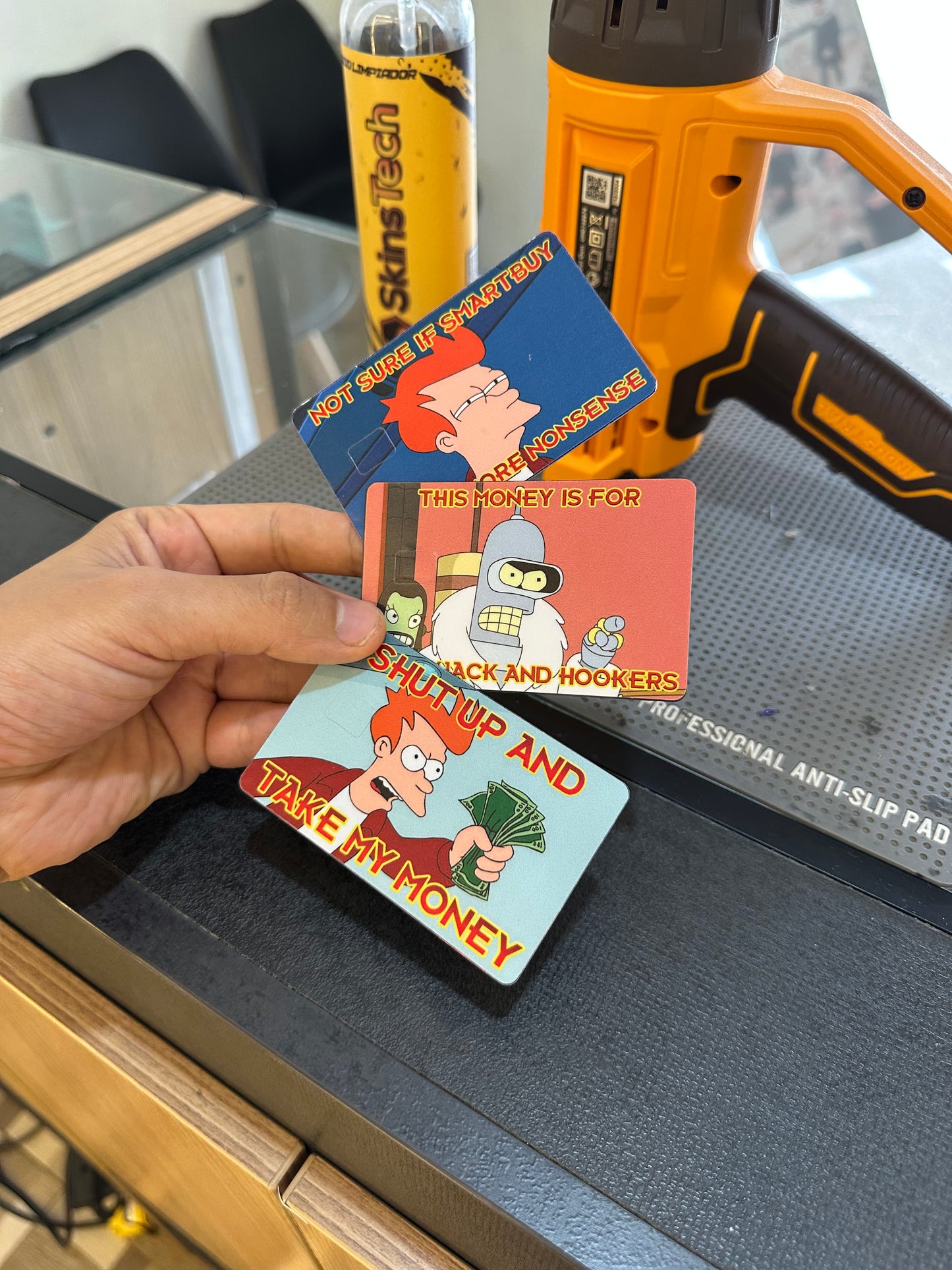 SKINCARD Skinstech® Bender This Money is for Blackjack and hookers! Diseño calcomania para tarjeta