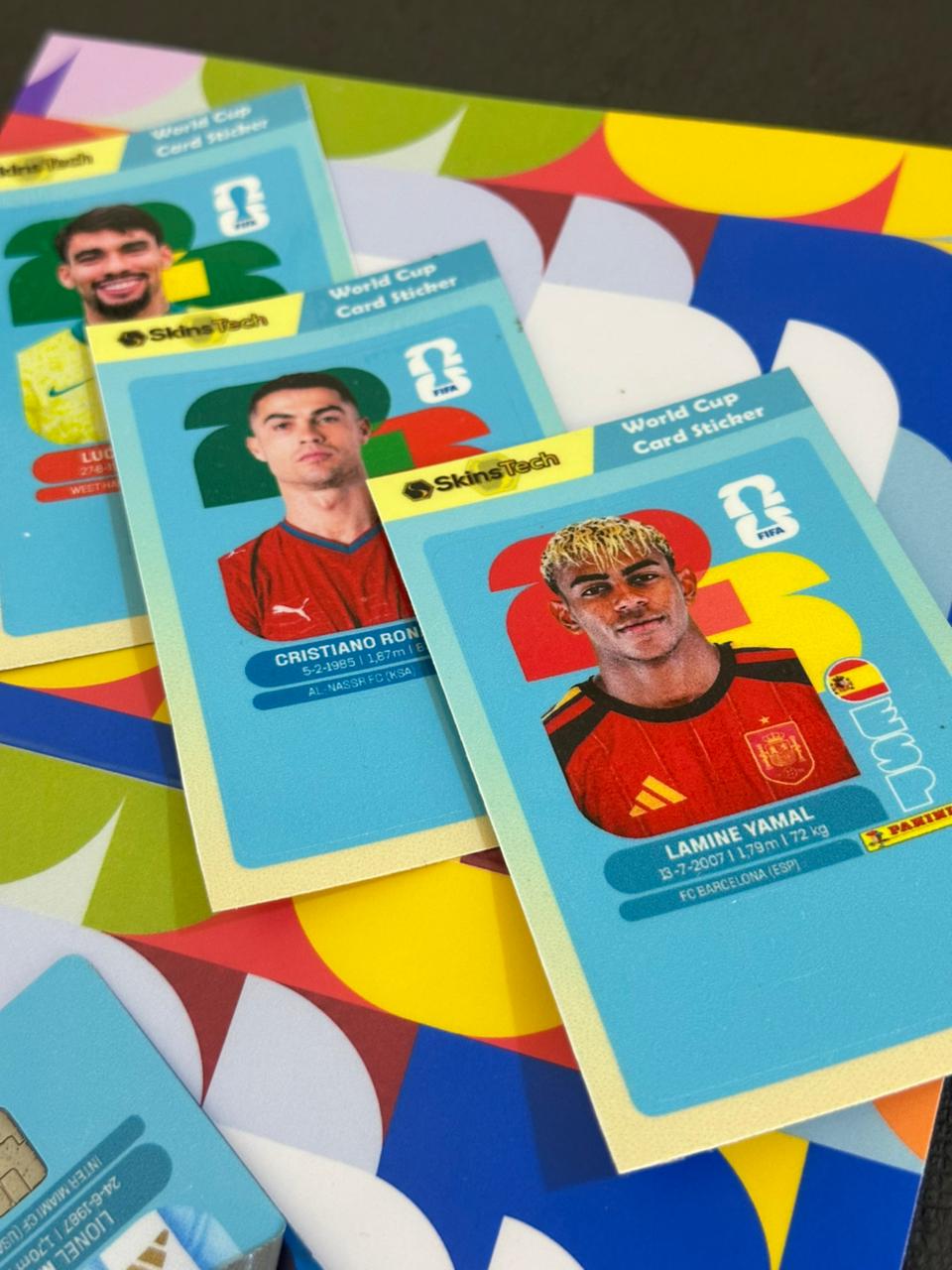 SKINCARD Skinstech® Cromo Mundial Jugadores Diseño calcomania para tarjeta de credito con diseño del mundial 2026